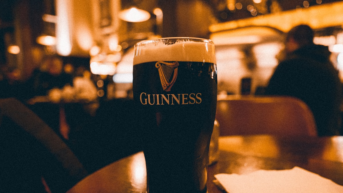 Fábrica de cervejas com linha de produção de bebidas