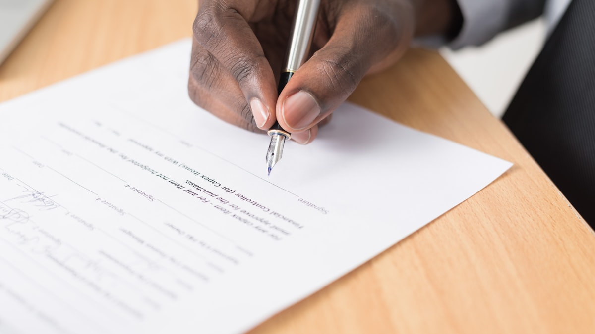 Assinatura de contrato com orientação de advogado cível Jacarepaguá