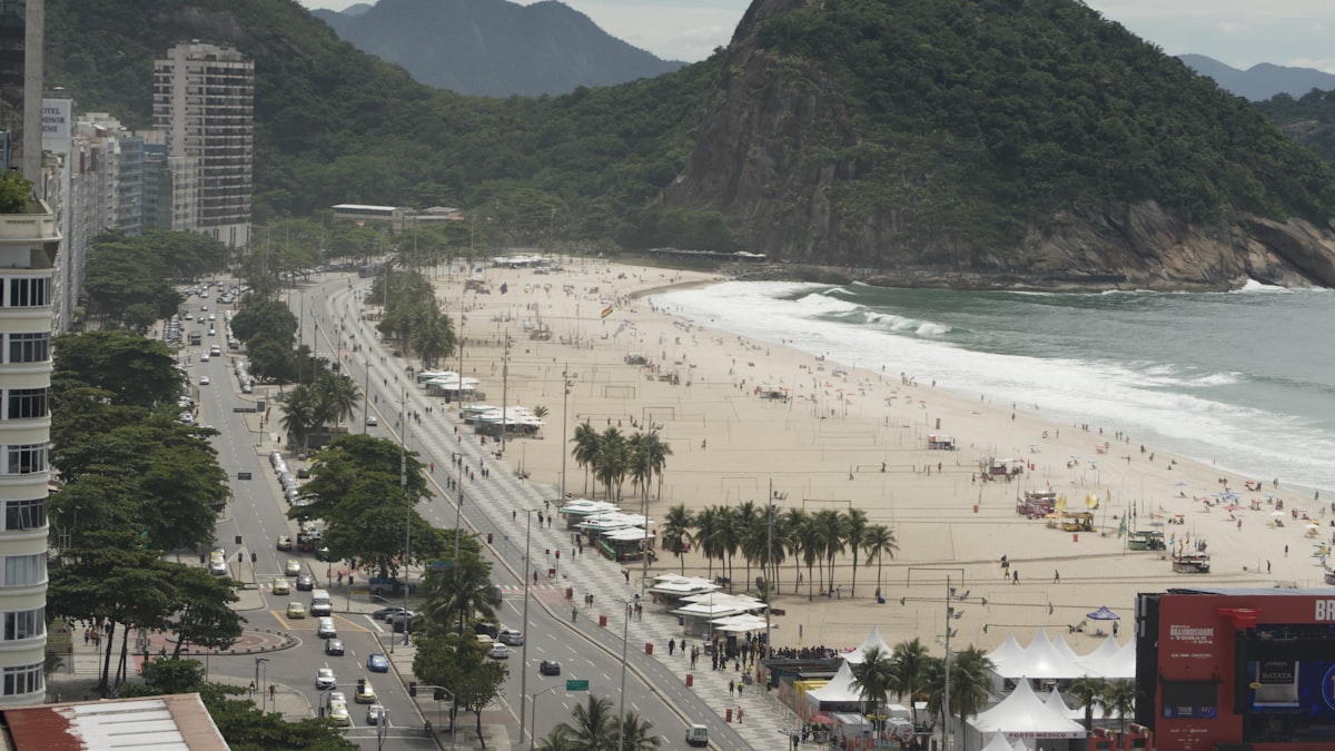 Vista da Zona Oeste do Rio com foco em Jacarepaguá