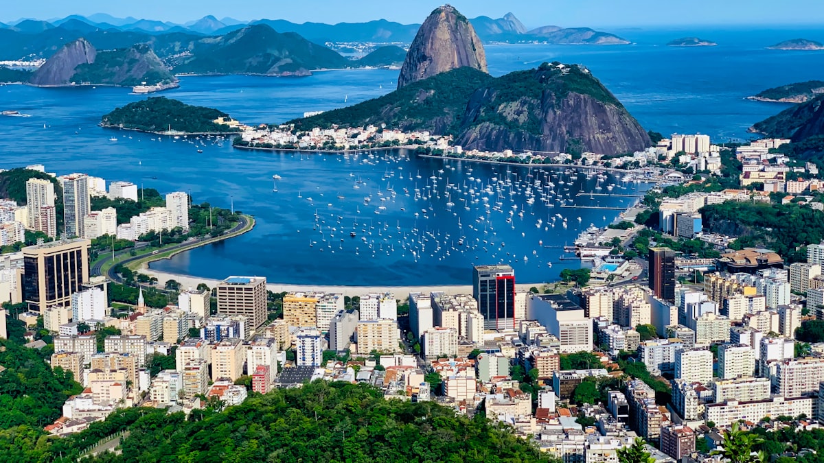 Escritório de advocacia empresarial na Barra com vista urbana
