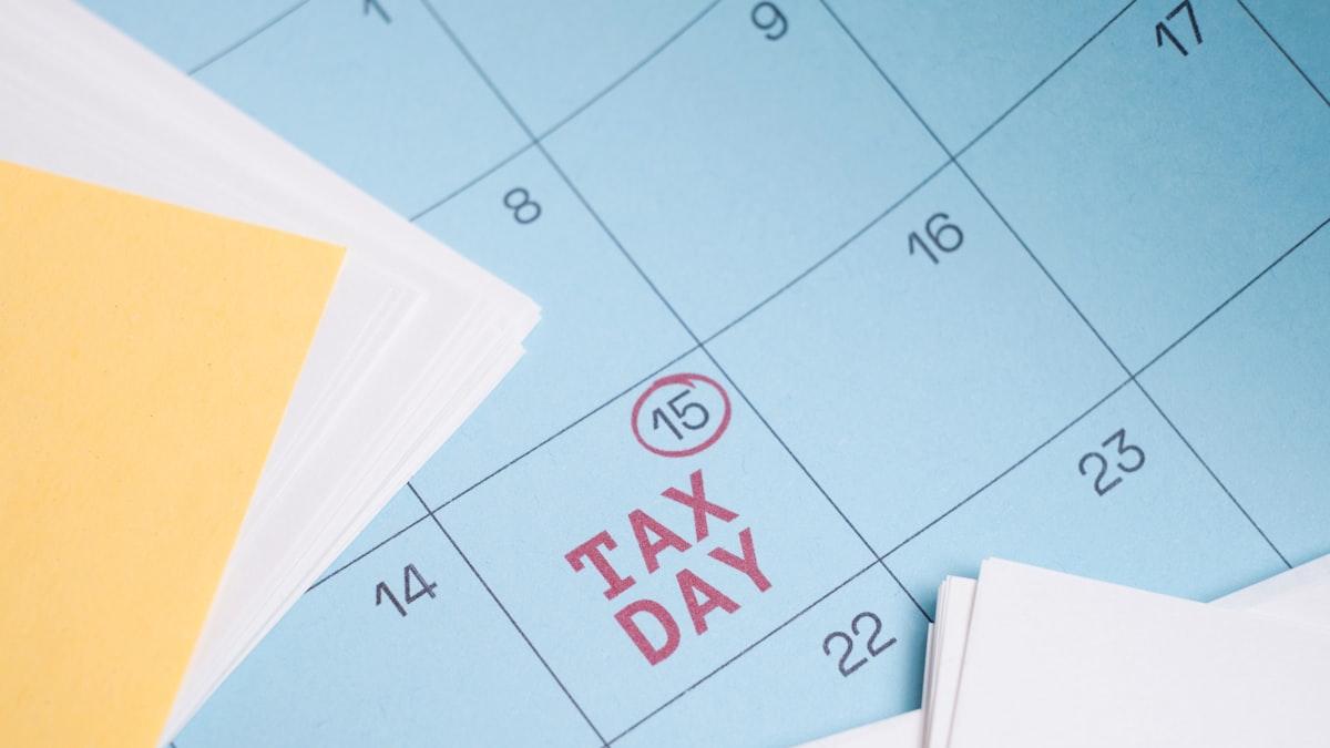 Calendário fiscal com lembrete de anterioridade e prazo de noventena