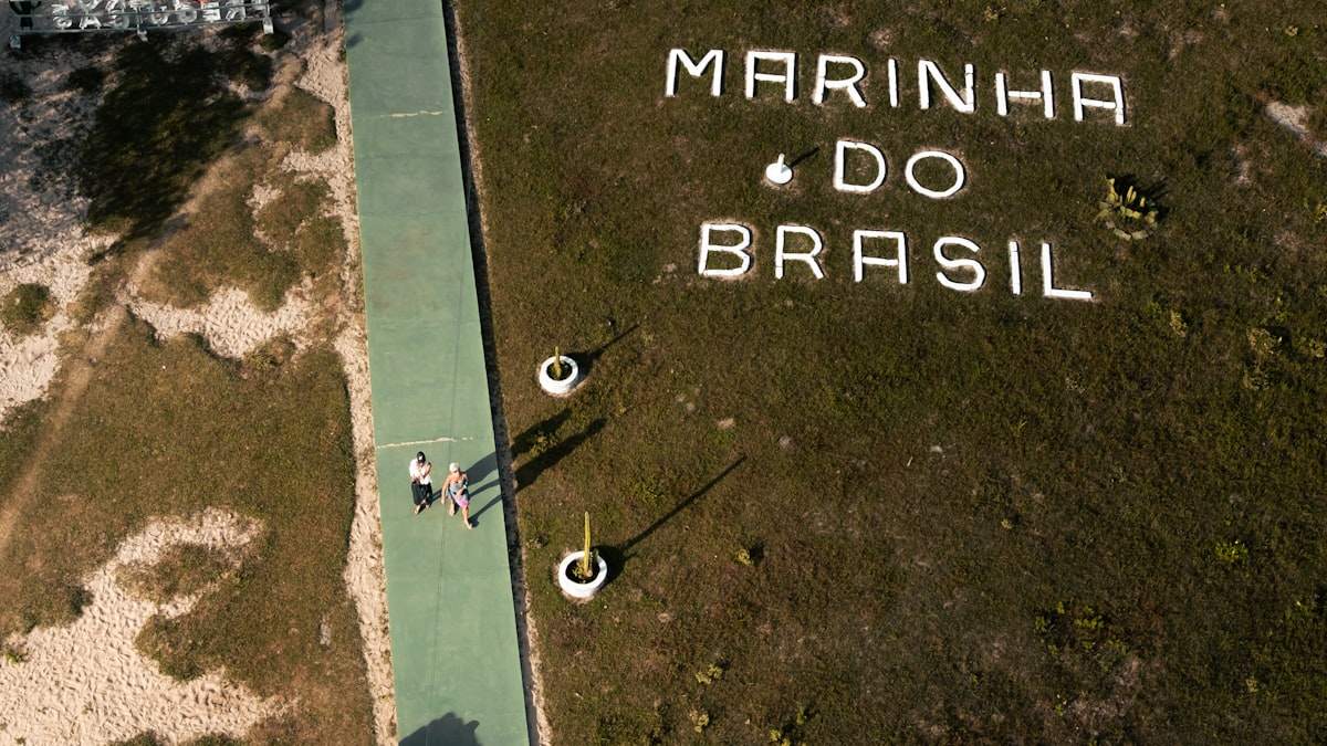 Fachada do Supremo Tribunal Federal em Brasília ao entardecer