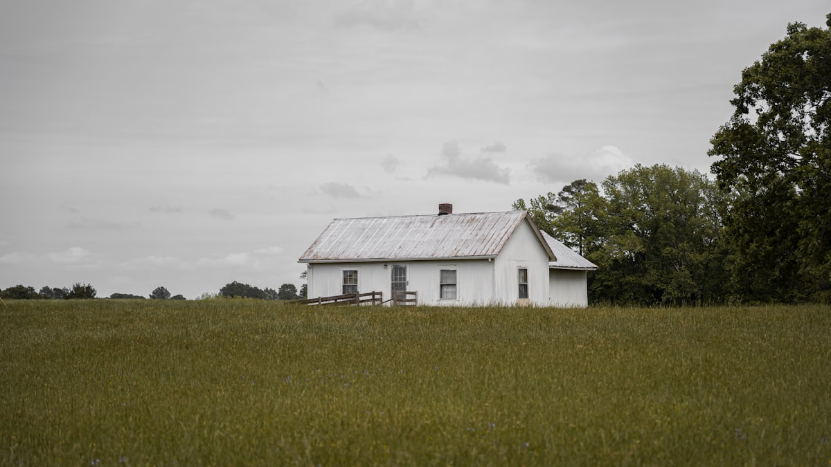 Casa rural simples com hipoteca, foco em proteção patrimonial familiar