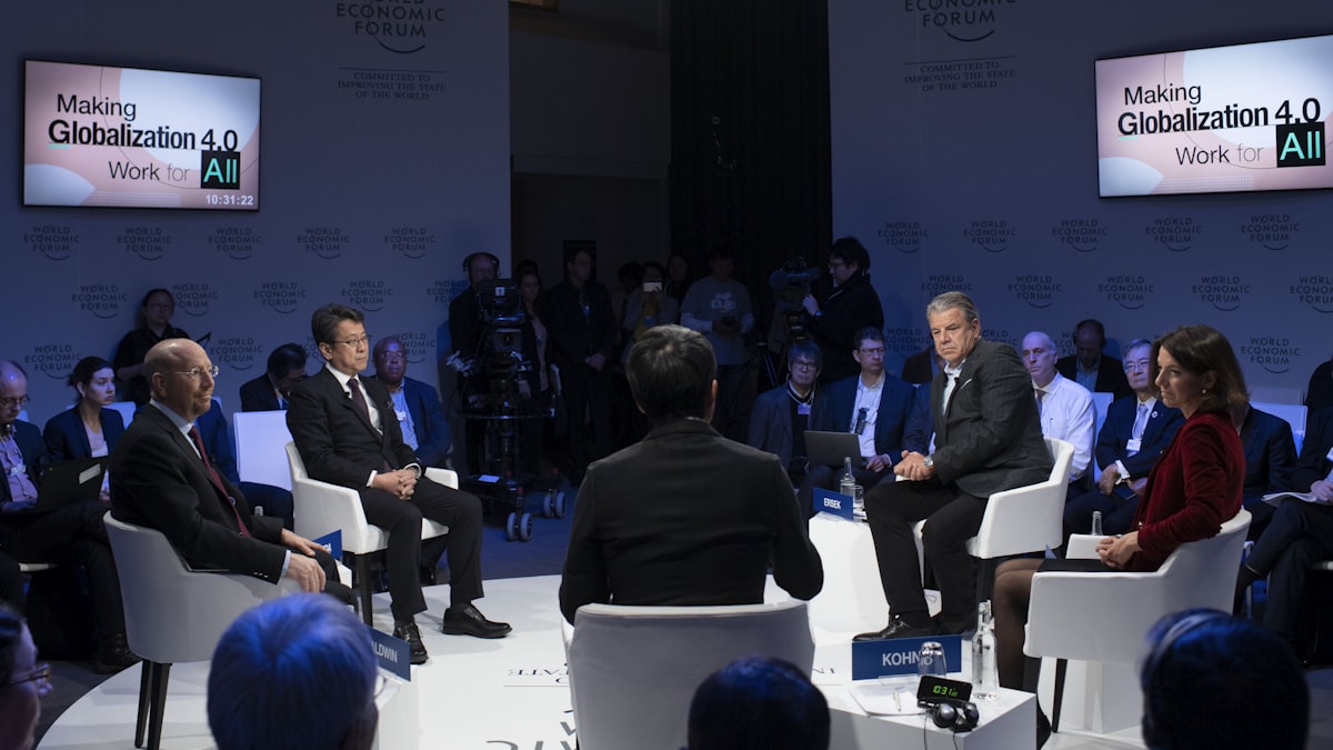 sócia sanmahe advogados modera painel com especialistas sobre benefícios fiscais