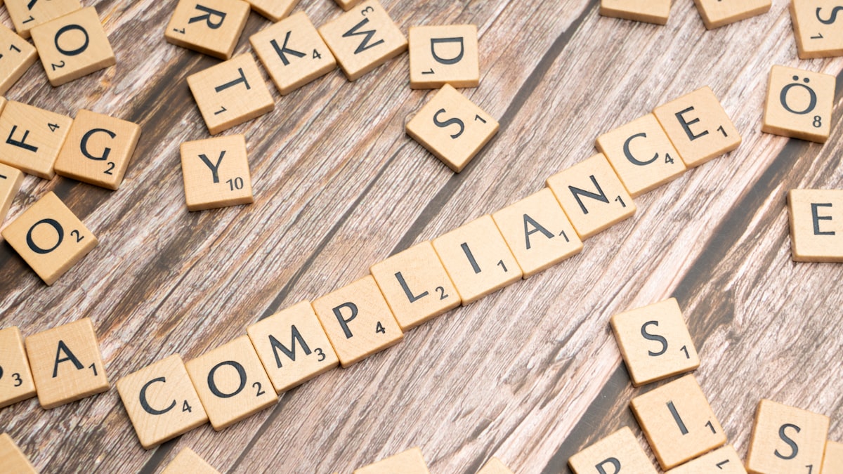 Equipe empresarial em treinamento de ética e compliance