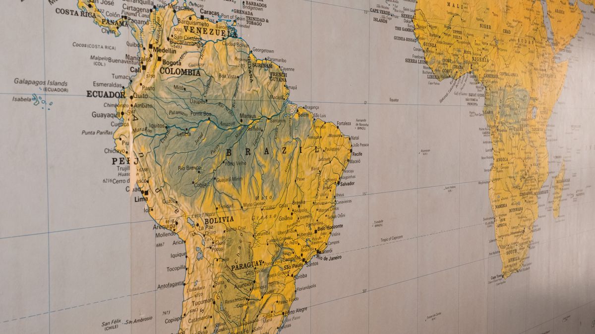 Mapa logístico e rotas de transporte no Brasil